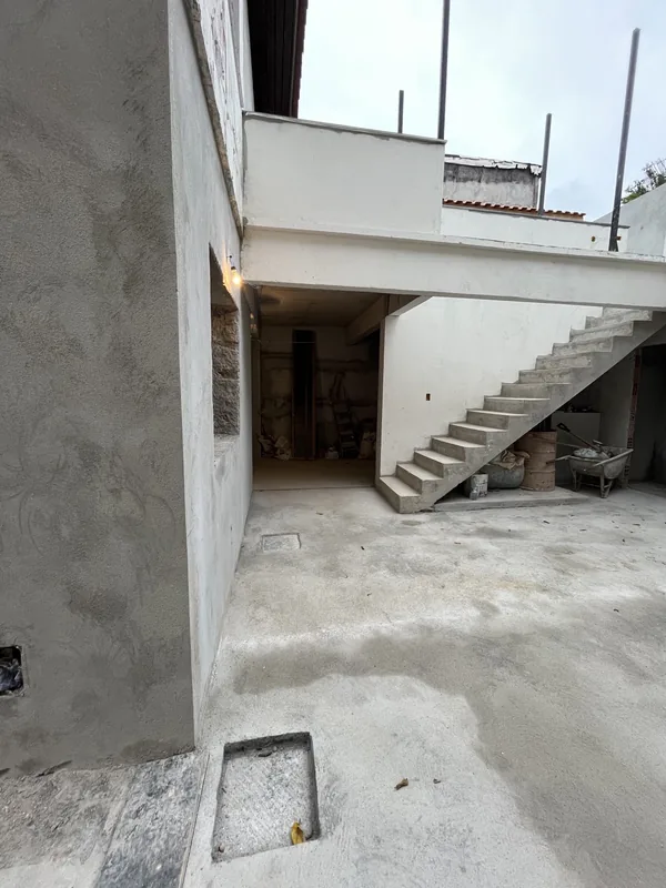 Estrutura em construção escada externa de concreto, Moema SP