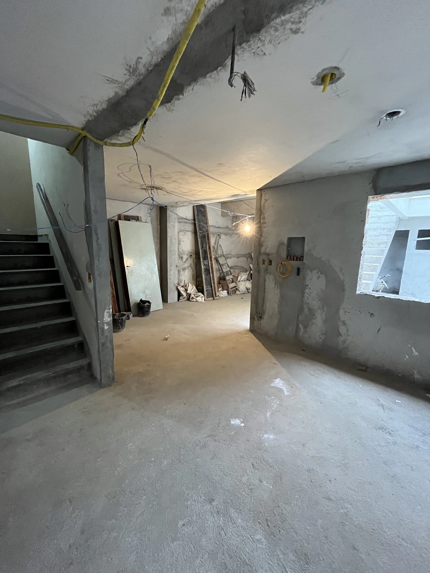 Escada de concreto aparente obra em Moema SP