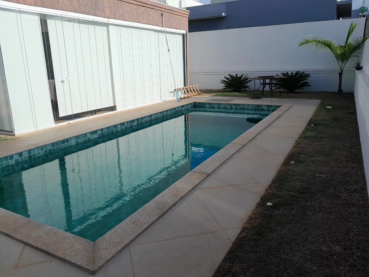 Piscina e área de lazer lateral Riviera de Santa Cristina